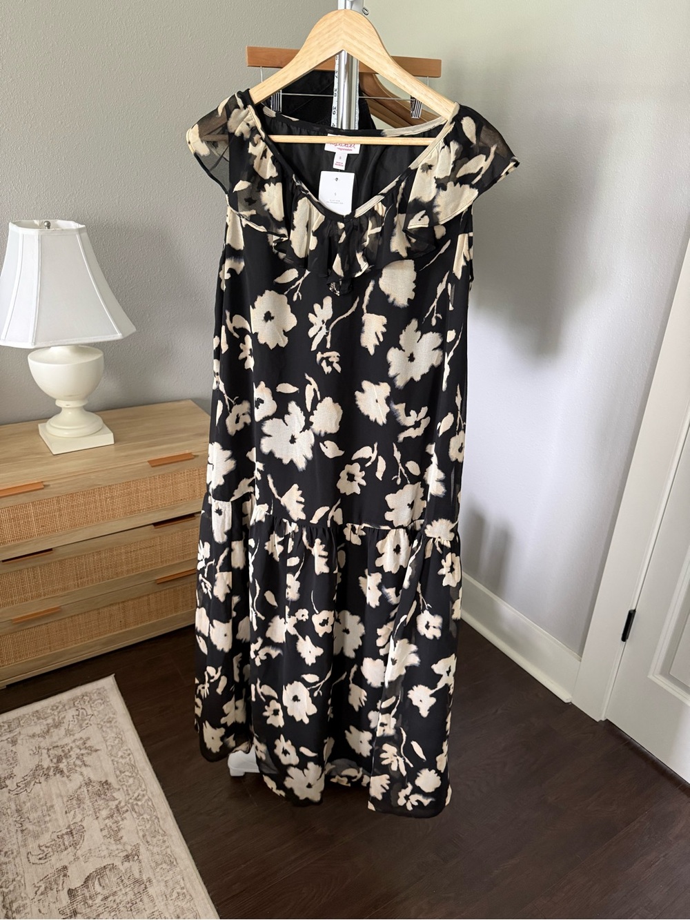 NEW Isabel Maternity by Ingrid & Isabel Black and Cream Floral Maxi Dress Size S